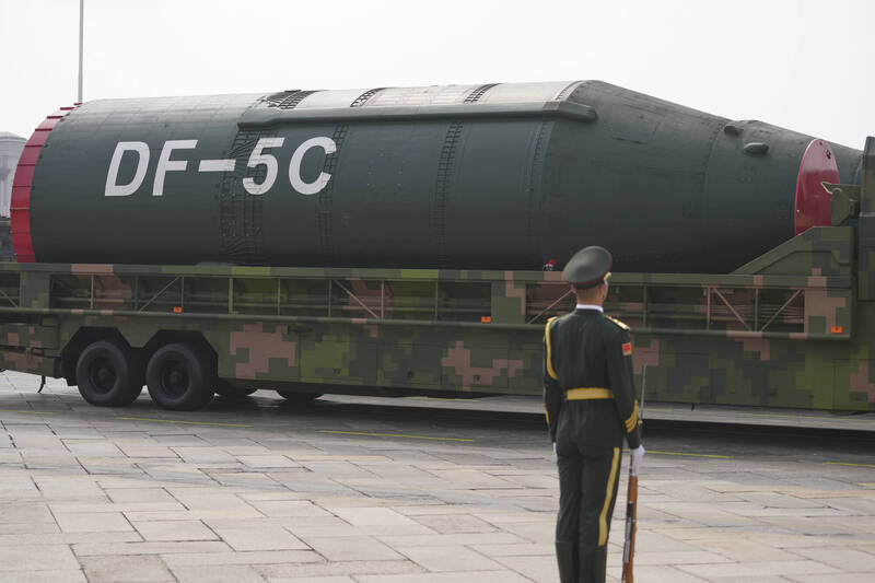 阅兵现场丨核导弹第二方队:“东风-5C”液体洲际战略核导弹亮相-青柠社区-美国华人论坛